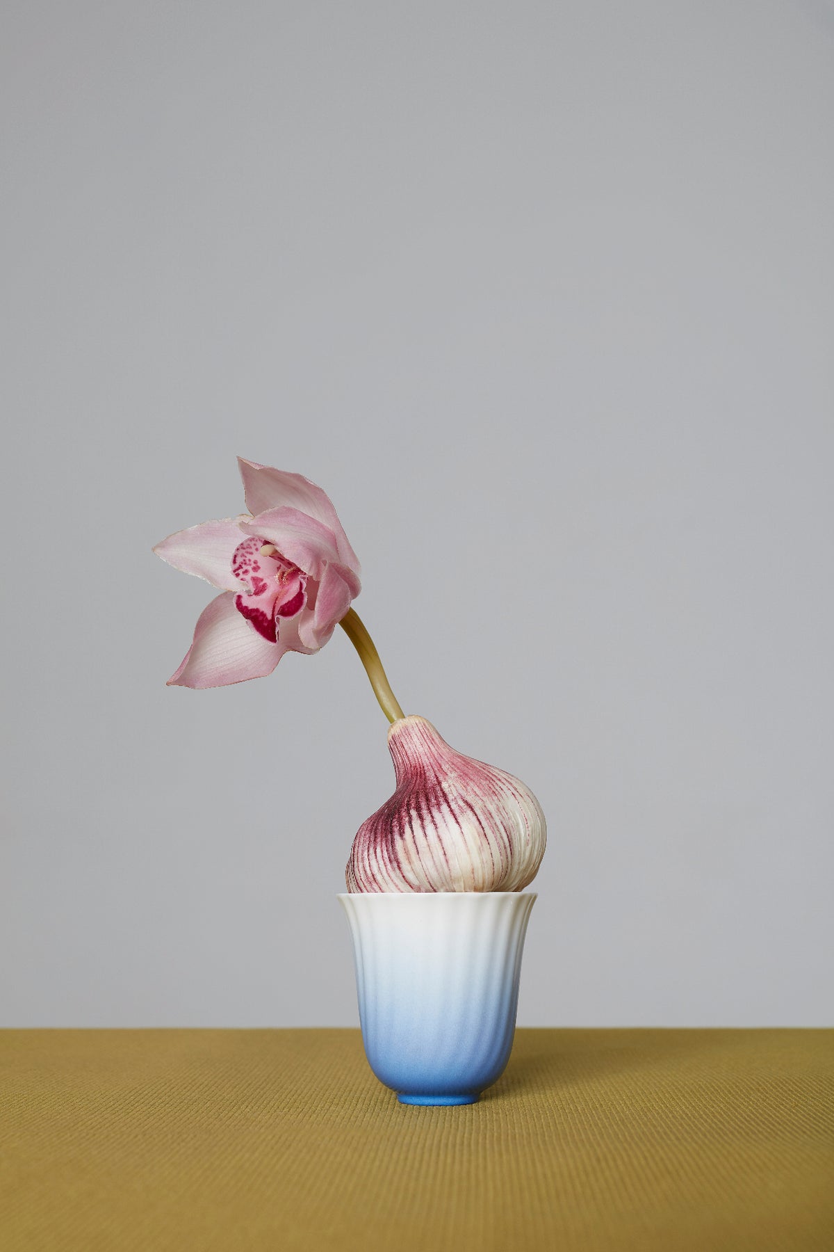 Blue-Dyed Floral Rim Paired Cup